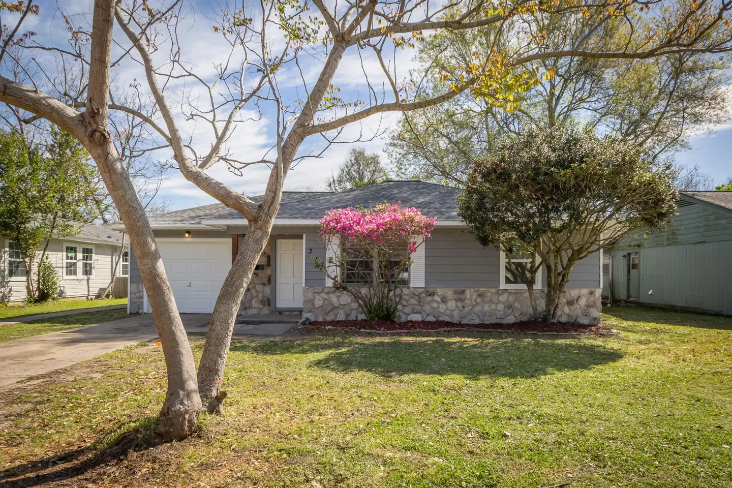 313 Evans St - Angleton, TX | Rent.