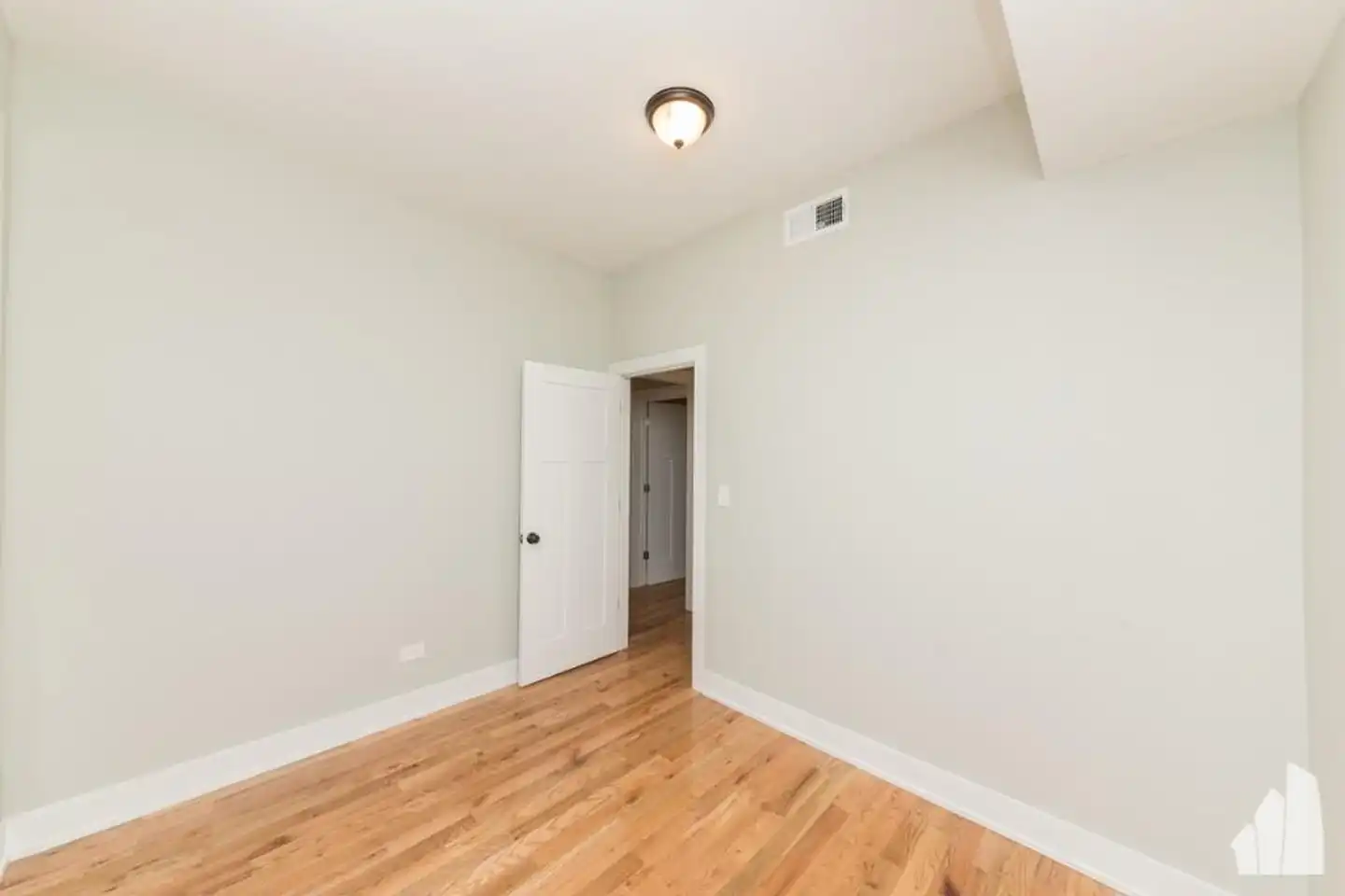 639 W Oakdale Ave - Chicago, IL | Rent.