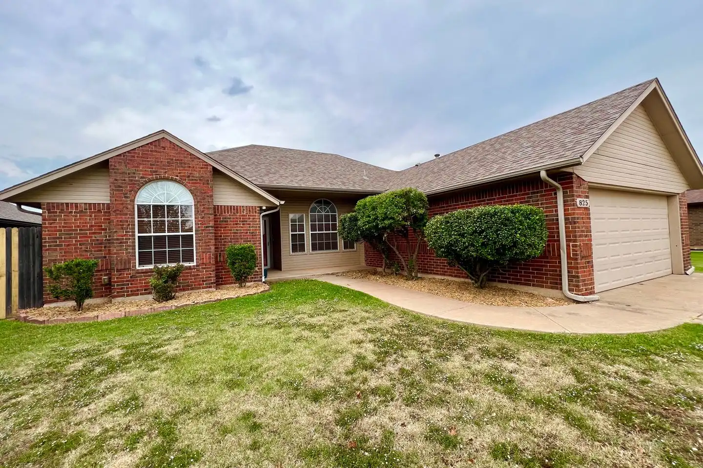 825 Glenwood Dr - Moore, OK | Rent.