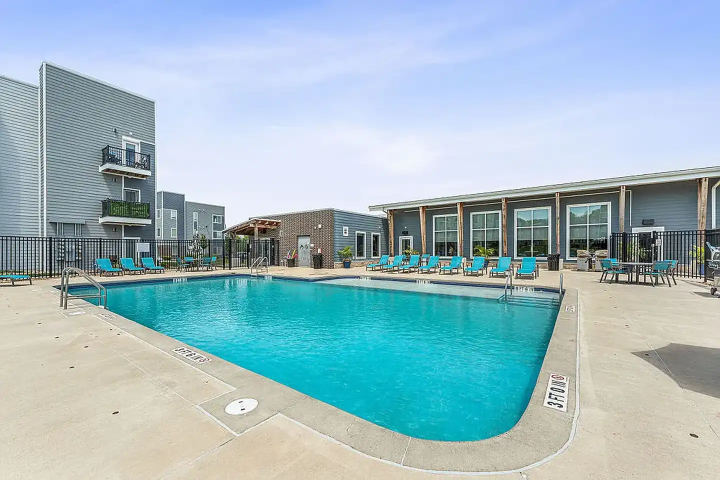 Lofts at Fox Ridge - 200 N Foxridge Dr - Raymore, MO | Rent.
