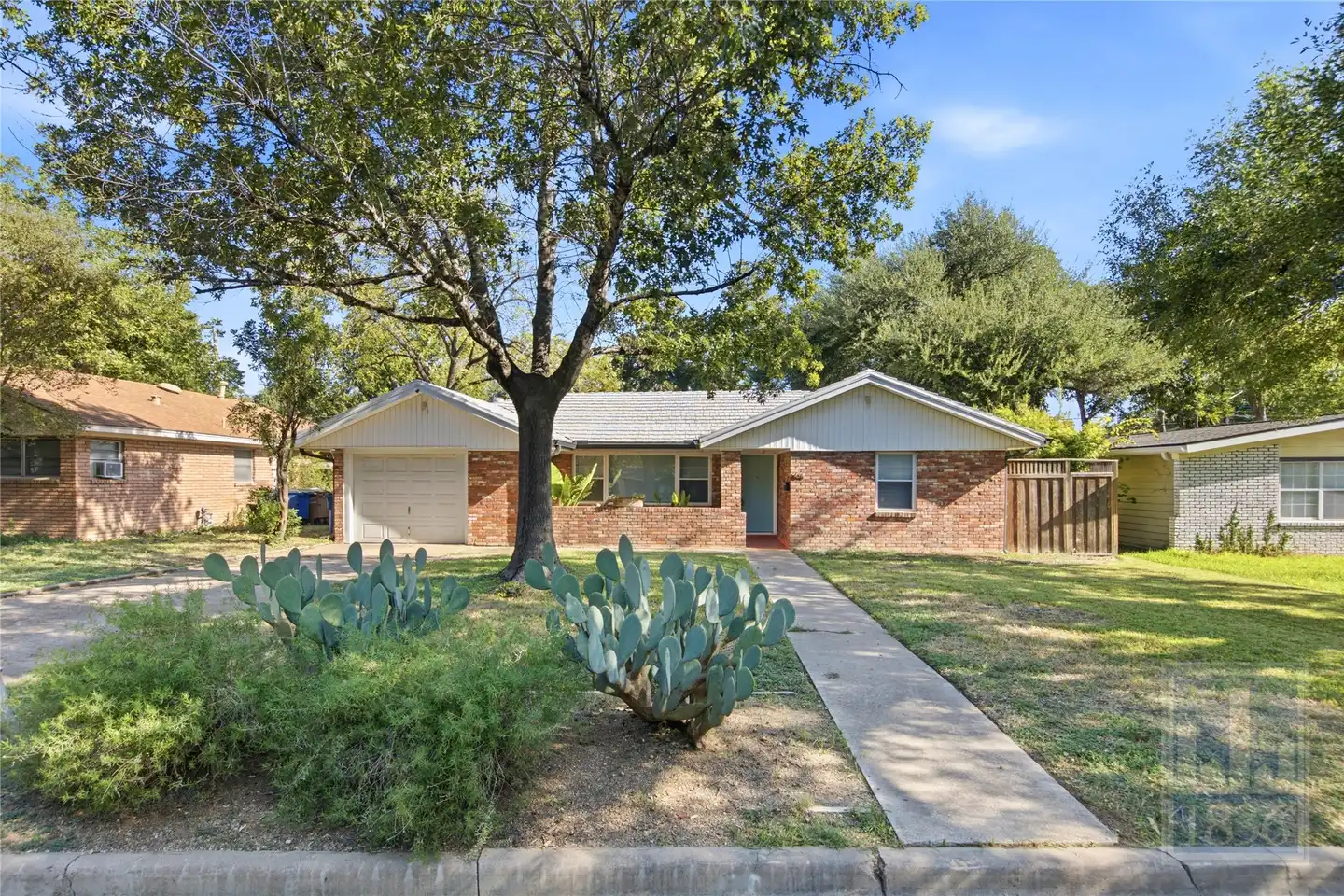 1610 Larkwood Dr - Austin, TX | Rent.
