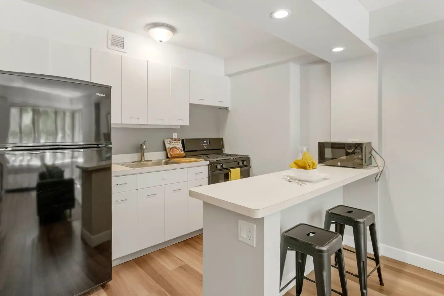 1359 N Astor St unit 100506 - Chicago, IL | Rent.