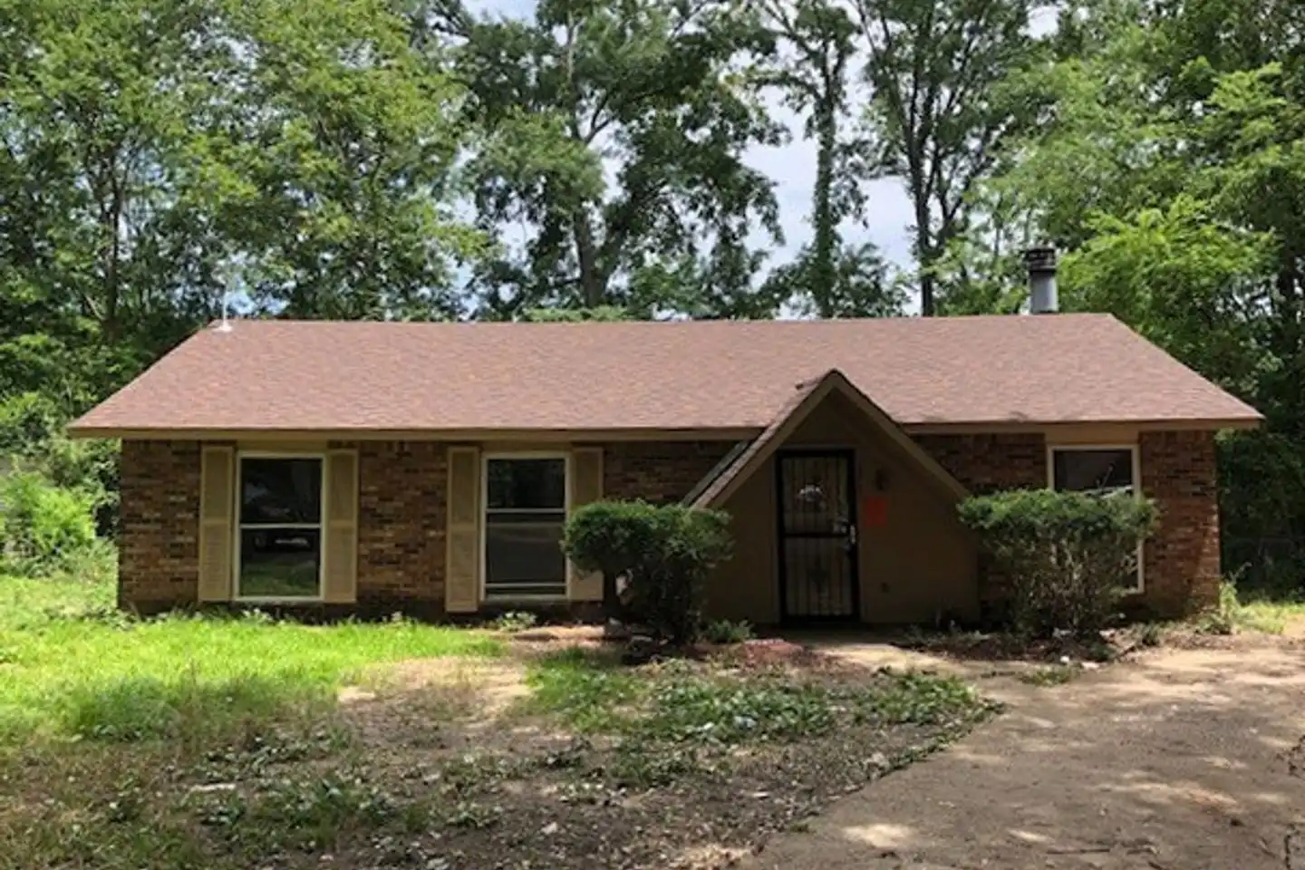 1701 Shady Ln Dr - Jackson, MS | Rent.