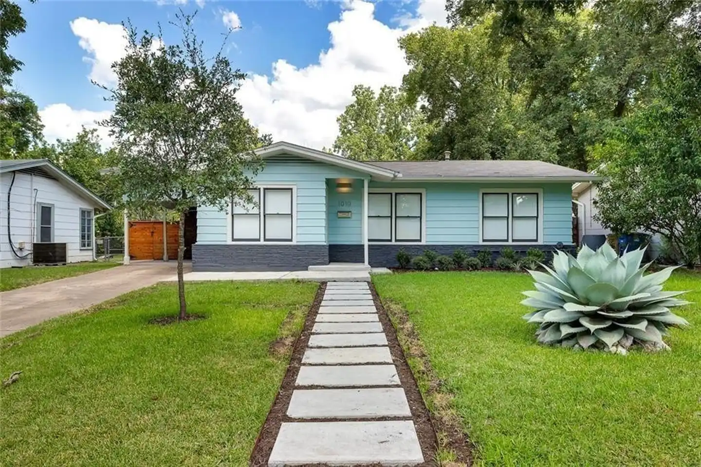 1010 Arcadia Ave - Austin, TX | Rent.
