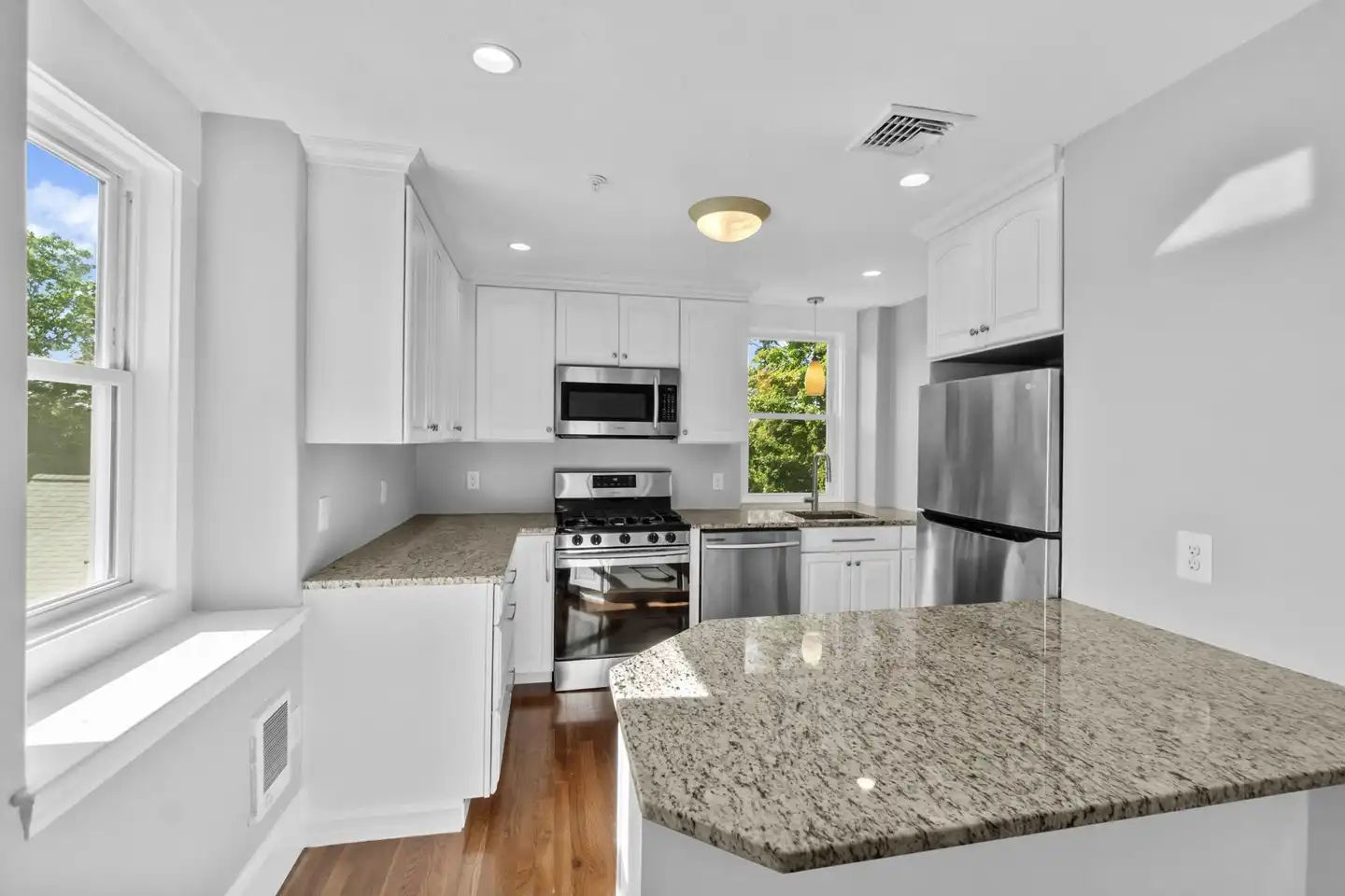 55 Sunnyside St unit 3 - Boston, MA | Rent.