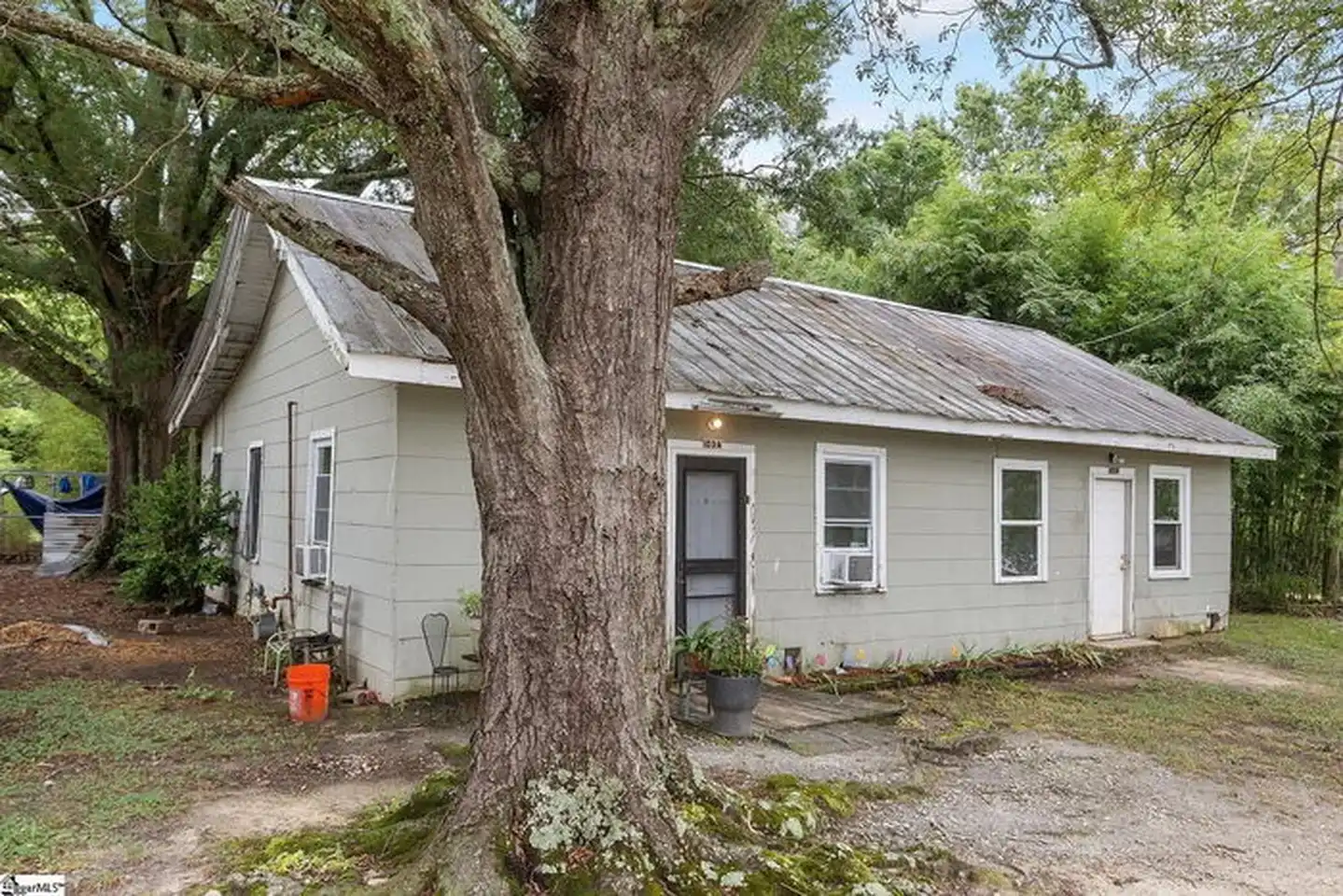 103 N Bell St unit a - Clinton, SC | Rent.