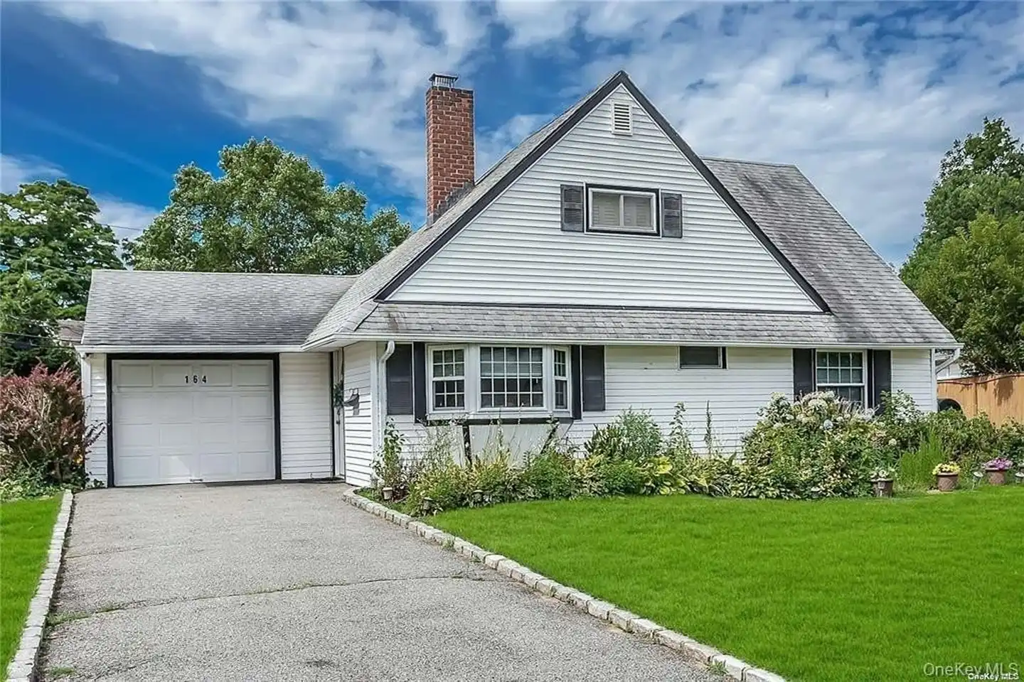 164 Blueberry Ln - Hicksville, NY | Rent.
