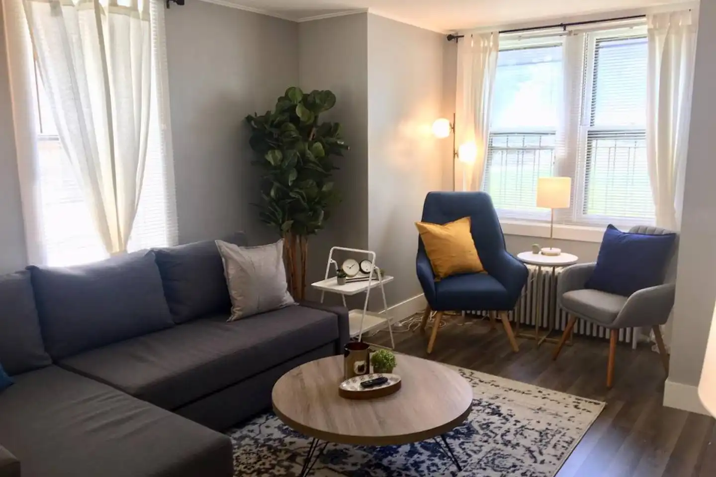 1120 W Barry Ave unit Garden Level - Chicago, IL | Rent.