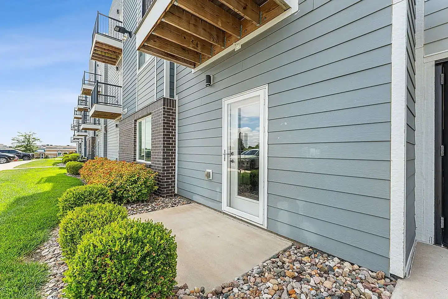 Lofts at Fox Ridge - 200 N Foxridge Dr - Raymore, MO | Rent.