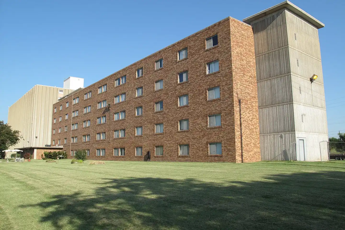 Cross-Lines Retirement Center 1 - 3030 Powell Ave - Kansas City, KS | Rent.