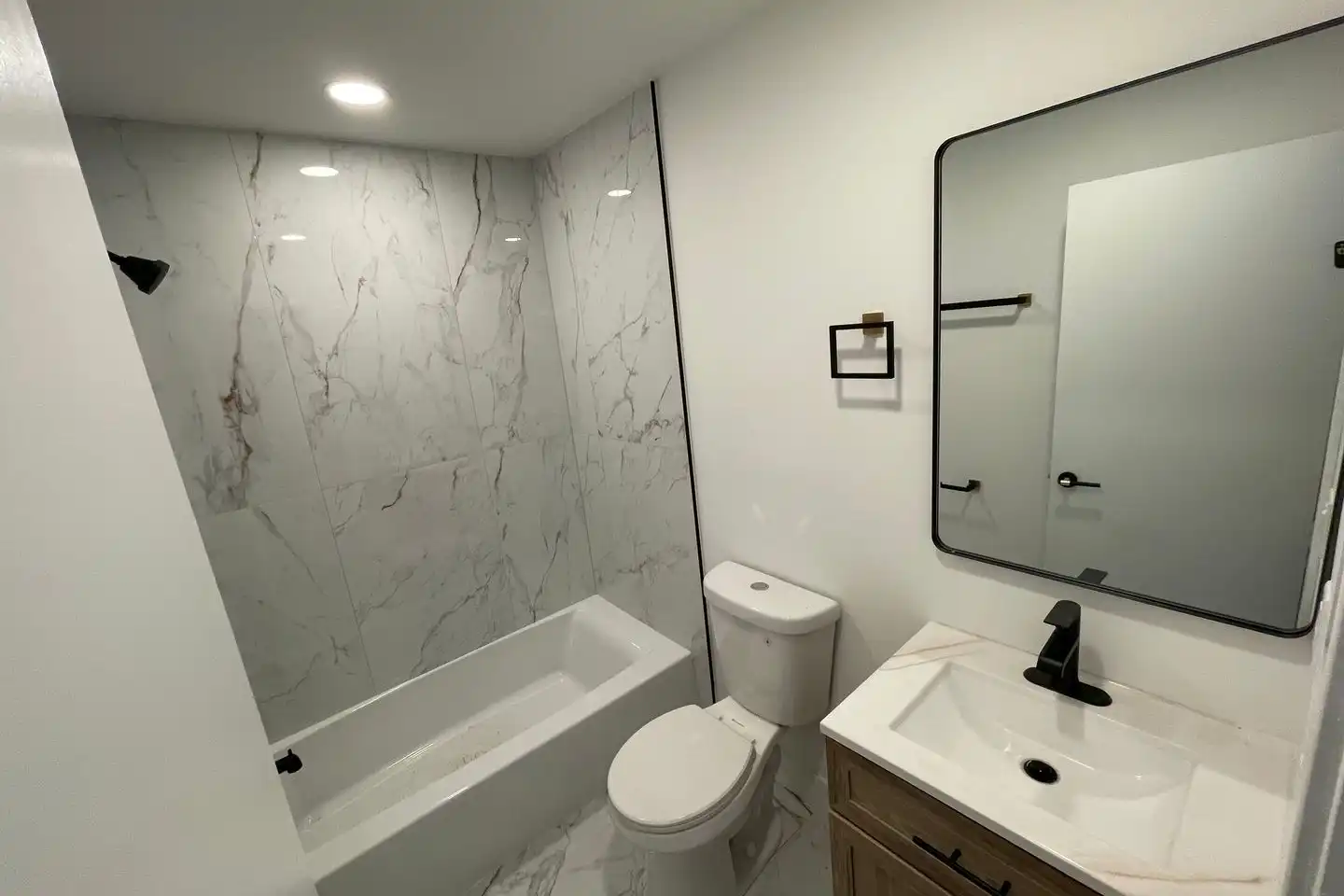 916 Clinton St unit 920 Clinton St Unit 201 - Waukesha, WI | Rent.