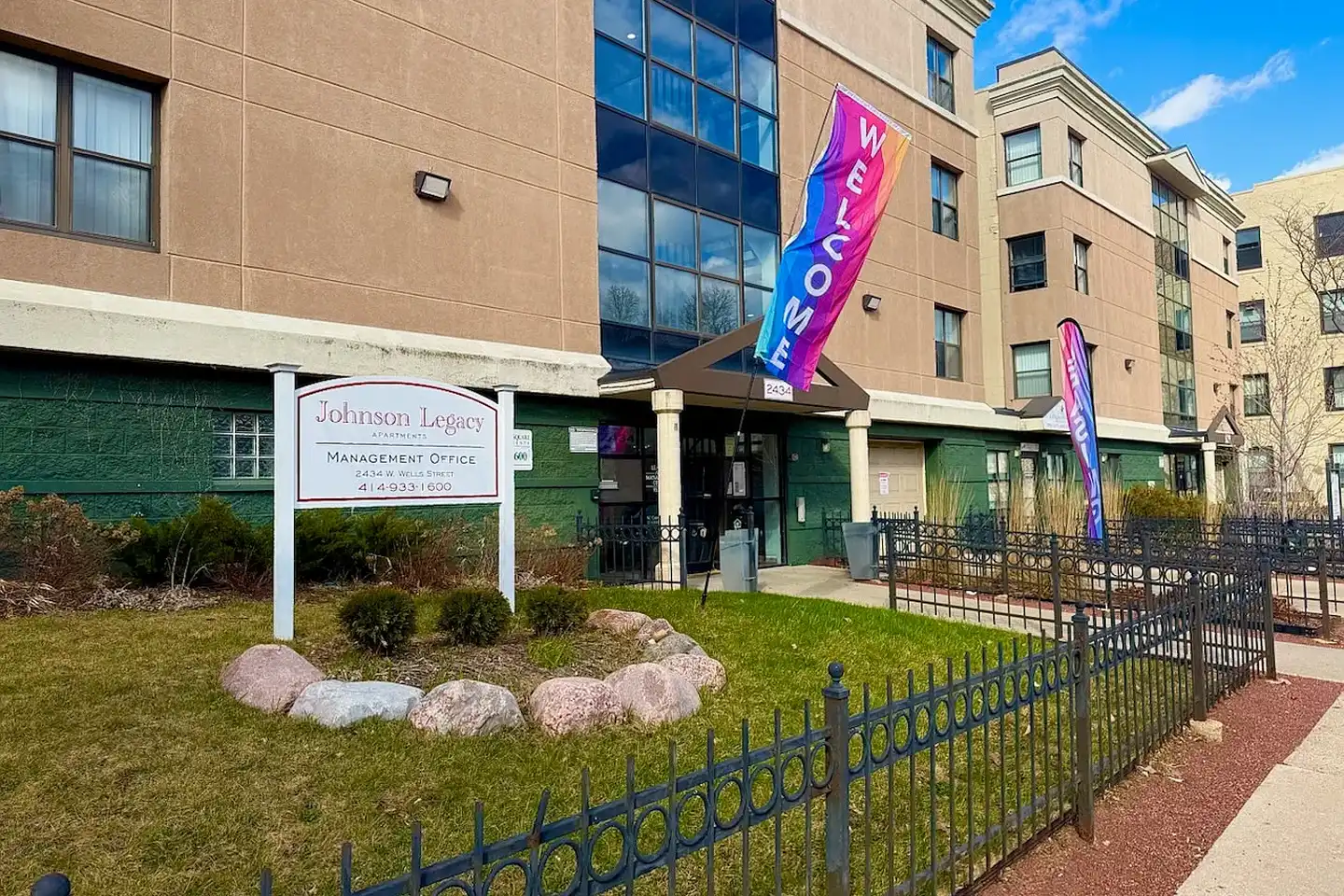 Johnson Legacy East - 2434 W Wells St - Milwaukee, WI | Rent.
