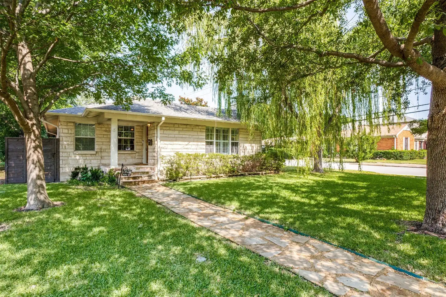 7627 Robin Rd - Dallas, TX | Rent.