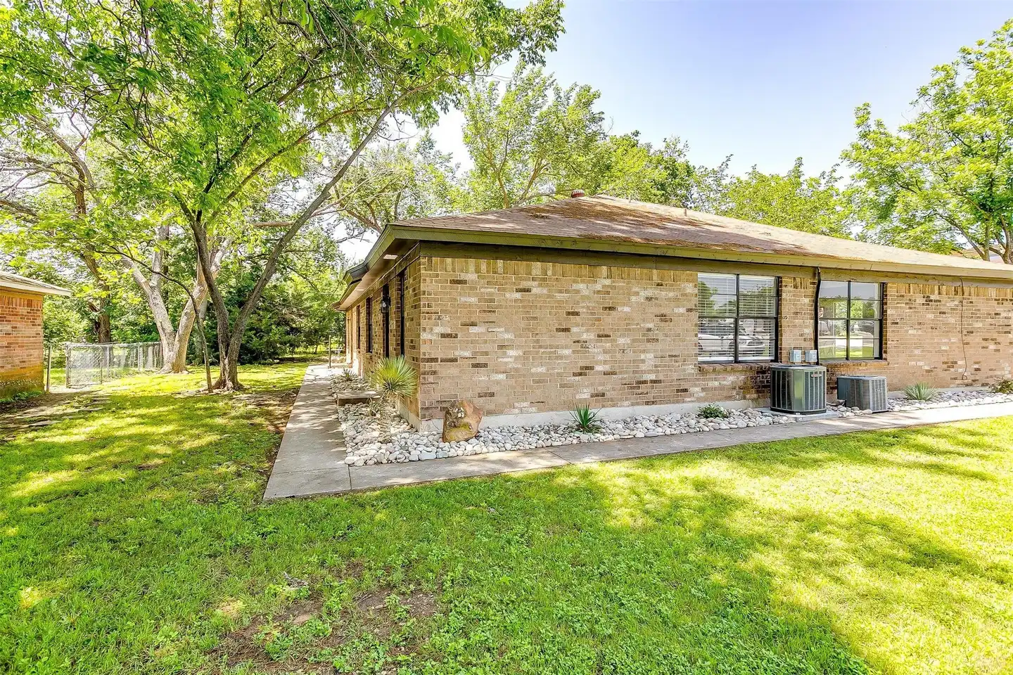 101 W Eldred St #B - Burleson, TX | Rent.