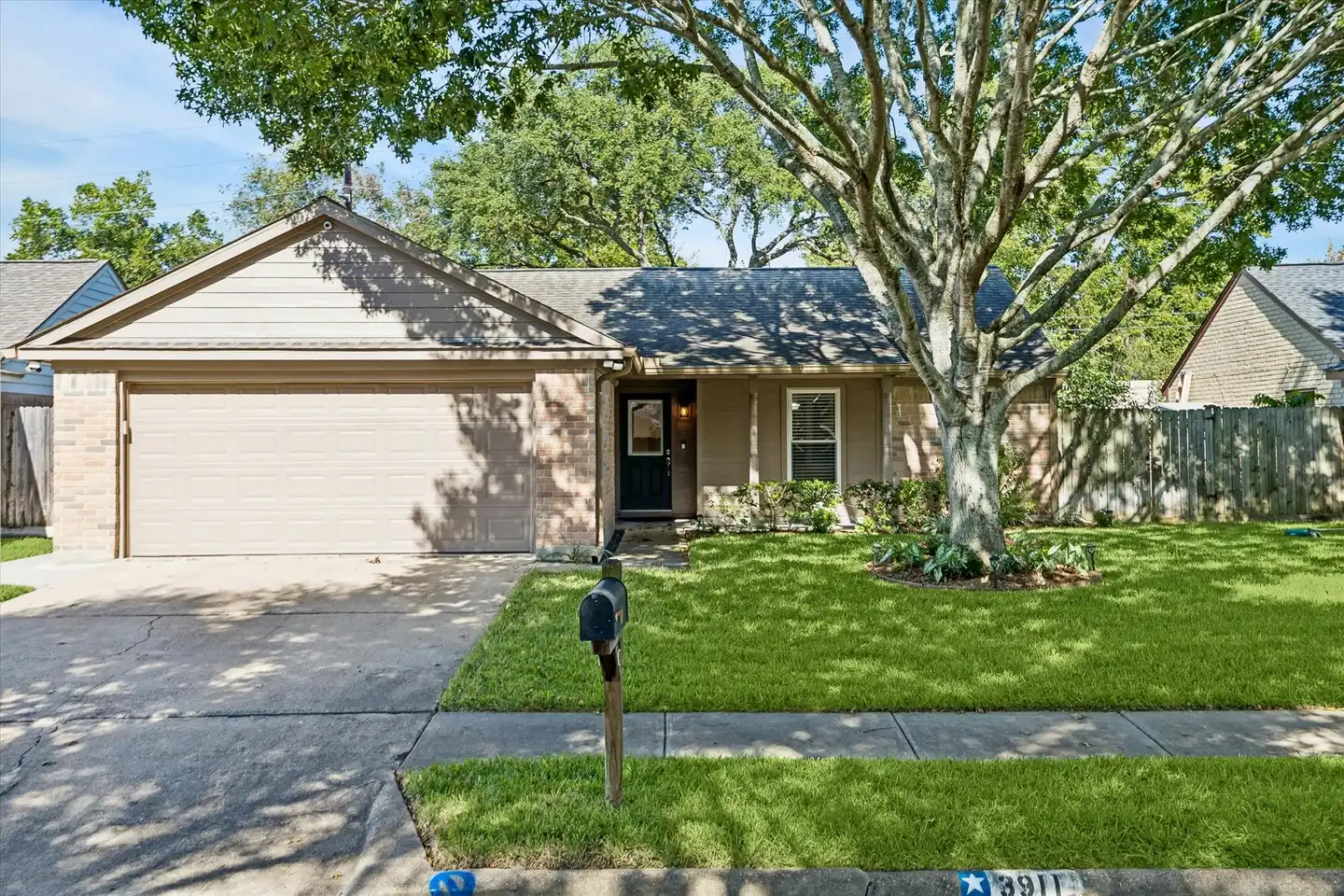 3911 Kitchen Hill Ln - Sugar Land, TX | Rent.