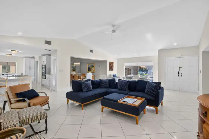 10081 Harbourtown Ct - Boca Raton, FL | Rent.