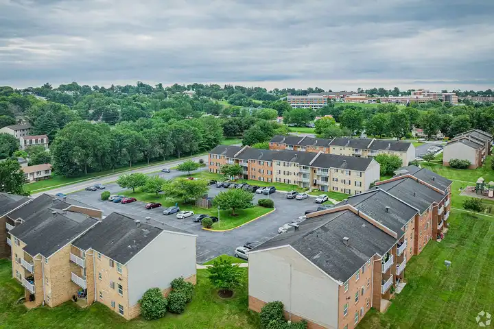 Middlebrooke Apartments - 410 Baldwin Park Dr - Westminster, MD | Rent.