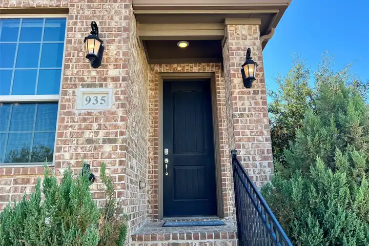 935 Ponds Edge Ln - Euless, TX | Rent.
