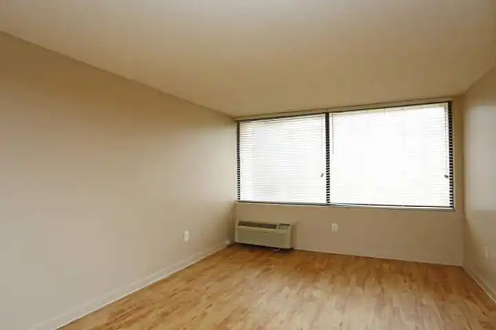 1885 W Mockingbird Ln - Dallas, TX | Rent.