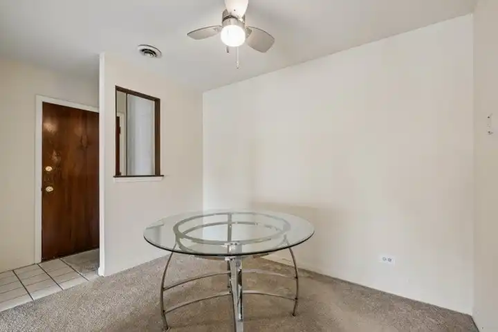 10308 Circle Dr #302 - Oak Lawn, IL | Rent.
