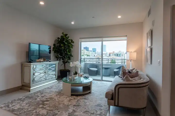 Kingsley Park Apartments - 750 S Kingsley Dr - Los Angeles, CA | Rent.