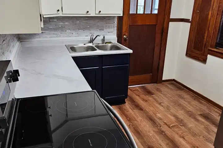 208 W Sycamore St unit 2B - Sycamore, IL | Rent.