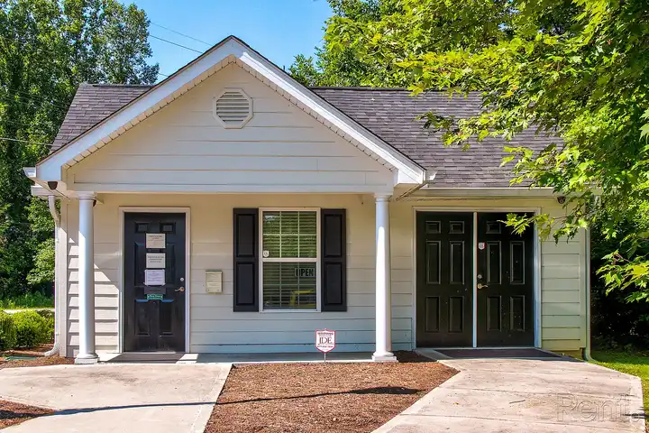 Hallmark at Oak Ridge Apartments - 500 Tuskegee Dr - Oak Ridge, TN | Rent.