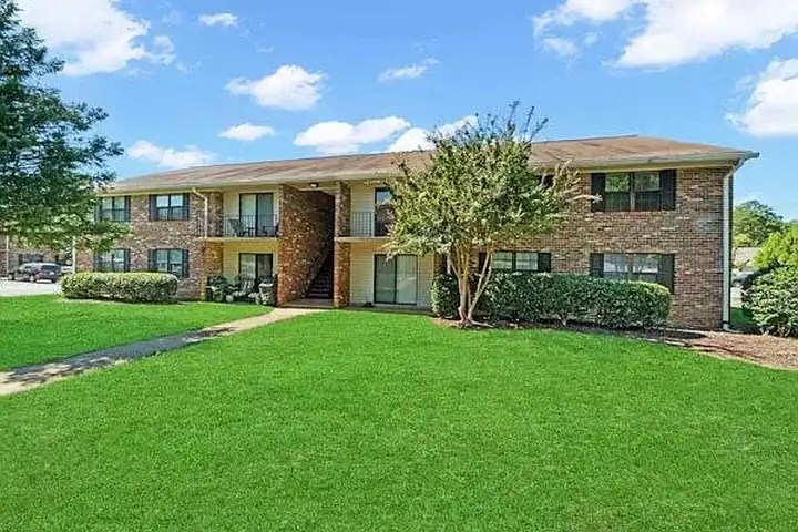 Hunters Ridge - 2400 Milhaven Dr - Richmond, VA | Rent.