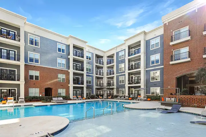 215 Promenade Vista Street