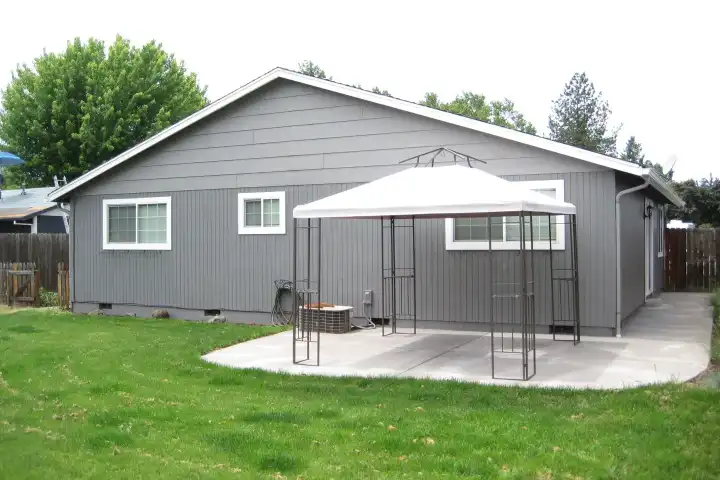 20 N Buchanan Ave - Eagle Point, OR | Rent.