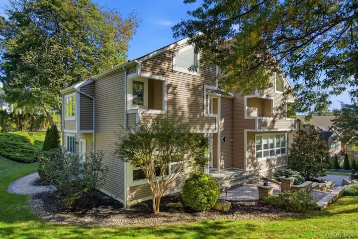 2 Verity Ln - Roslyn, NY | Rent.