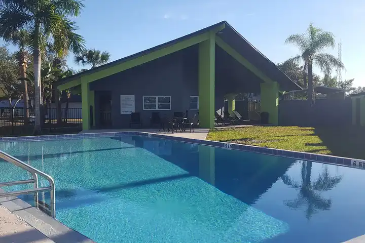 Oak Ridge Apartments - 13333 Ridge Rd - Largo, FL | Rent.