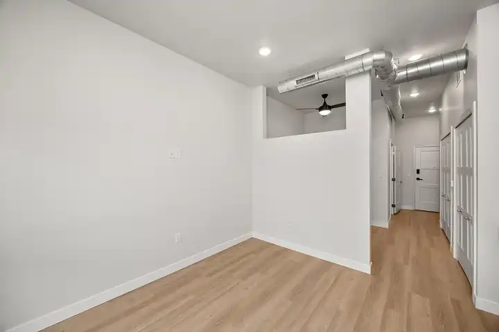 The Deco - 1301 Mulberry St - Des Moines, IA | Rent.