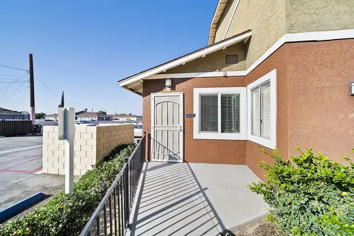 Villa de la Rosa - 7862 Lankershim Ave - Highland, CA | Rent.