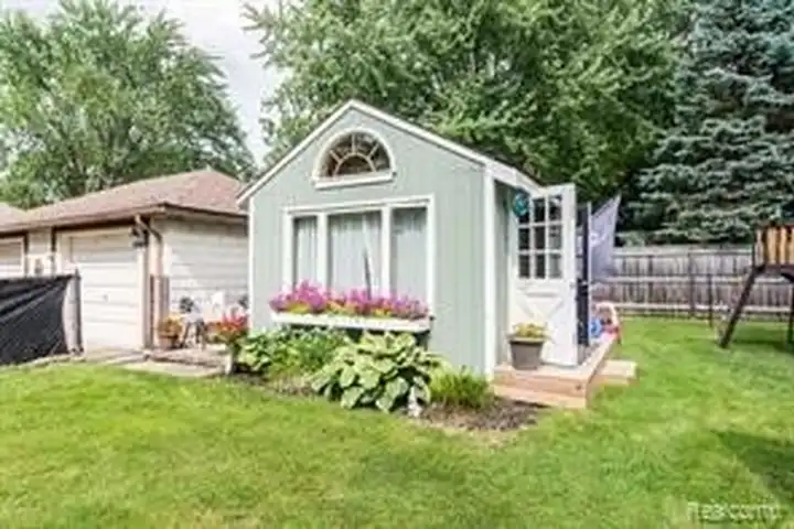 357 Riddle St - Howell, MI | Rent.