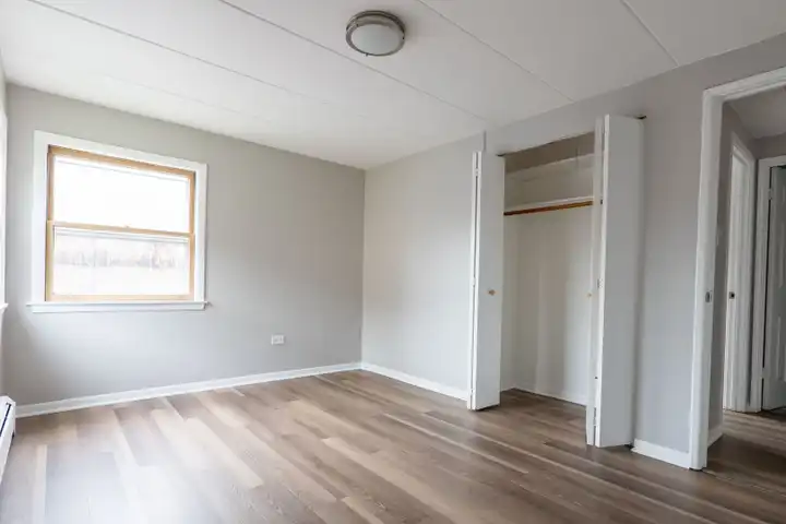 10935 S Lloyd Dr unit 2A - Worth, IL | Rent.