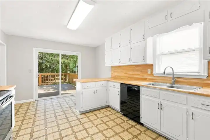 35 Helen Ln - Stockbridge, GA | Rent.