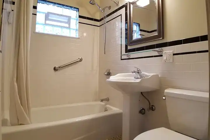 Doctors Guest House on Richmond with Co-Living Space - 353 Richmond Ave ...