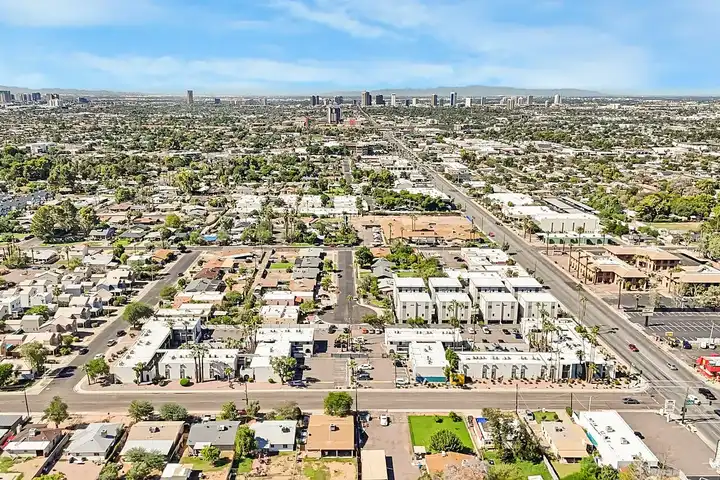 Summit on Thomas - 2735 E Thomas Rd - Phoenix, AZ | Rent.