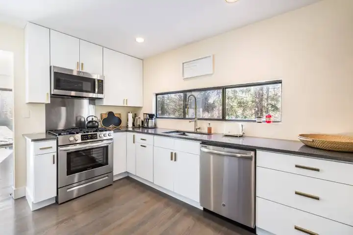 40 Ely Brook to Hands Creek Rd - East Hampton, NY | Rent.