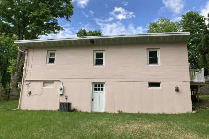 10 Phelps Ln - Deep River, CT | Rent.