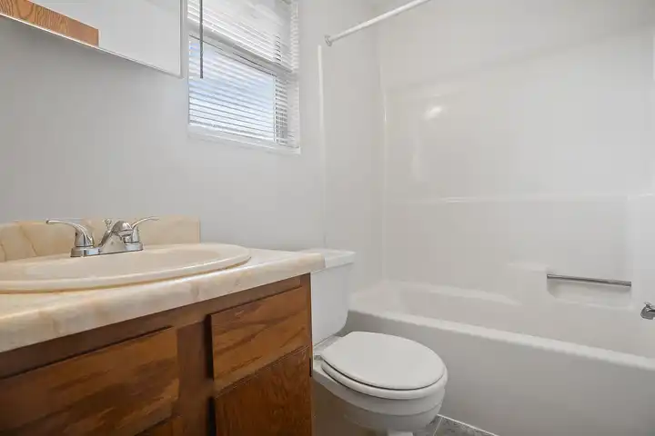 Northgate Apartments - 652 Northgate Cir - Rochester, IN | Rent.