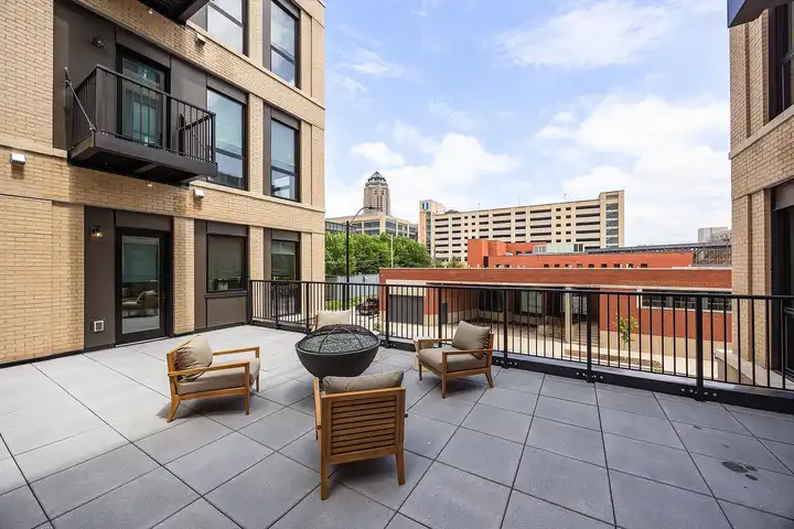 The Deco - 1301 Mulberry St - Des Moines, IA | Rent.