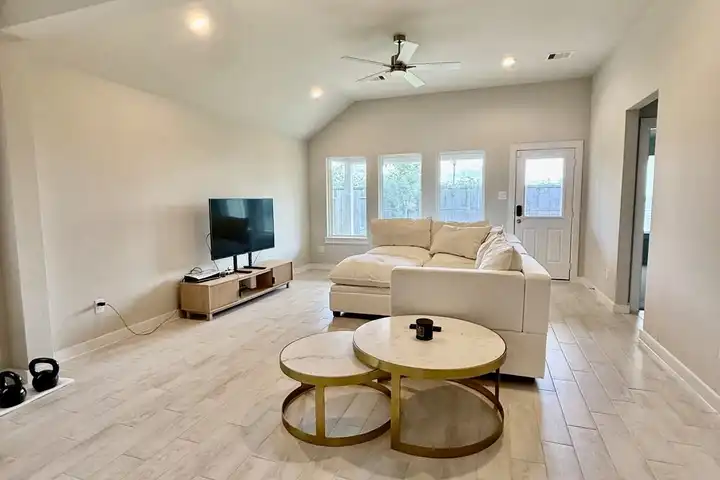 1963 Scarlet Yaupon Wy - Conroe, TX | Rent.