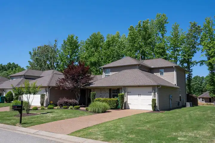 Centennial Place - 40 Whisper Creek Dr - Jackson, TN | Rent.