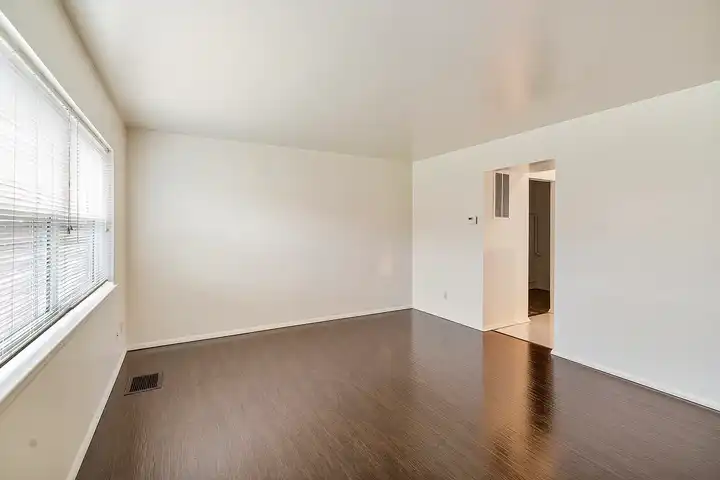Falcon Way Townhomes - 909 N Maplewood Dr - Rantoul, IL | Rent.