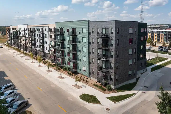 The Meridian - 425 SW 11th St - Des Moines, IA | Rent.