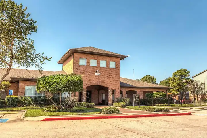 Sutter Ranch - 10445 Greens Crossing Blvd - Houston, TX | Rent.