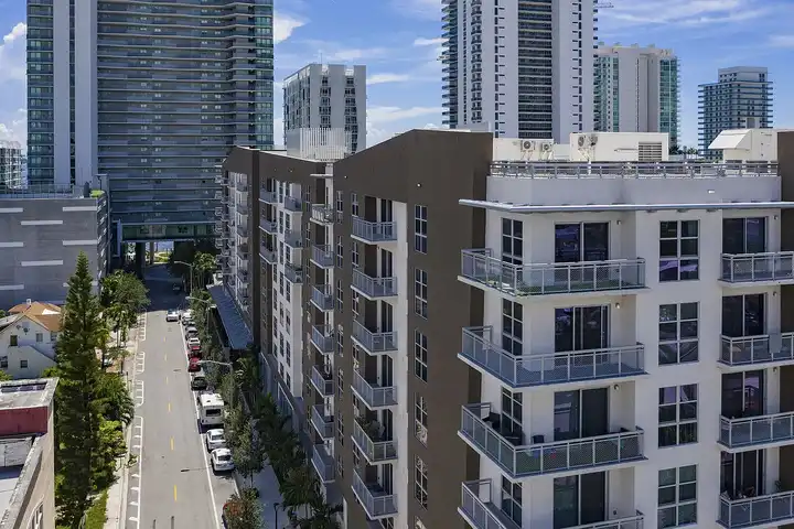 Blu27 at Edgewater - 2701 Biscayne Blvd - Miami, FL | Rent.