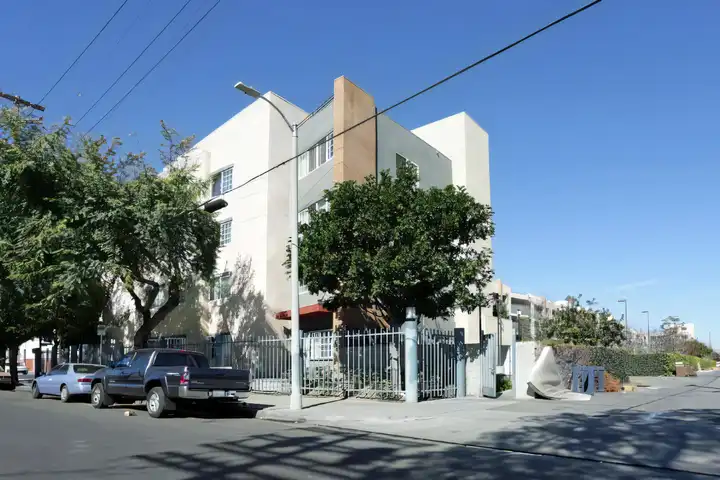 6050 S Western Ave - Los Angeles, CA | Rent.